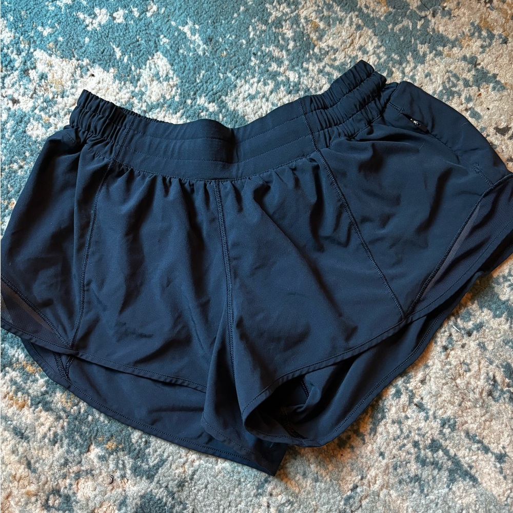 Lululemon hotty hot navy 2.5 shorts